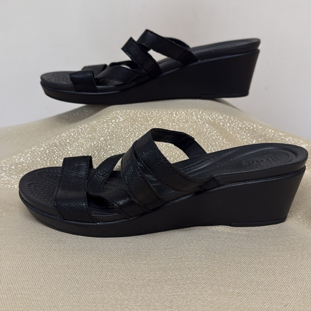 Crocs duel comfort Black Strappy Sandals. NWOT - Picture 2 of 5